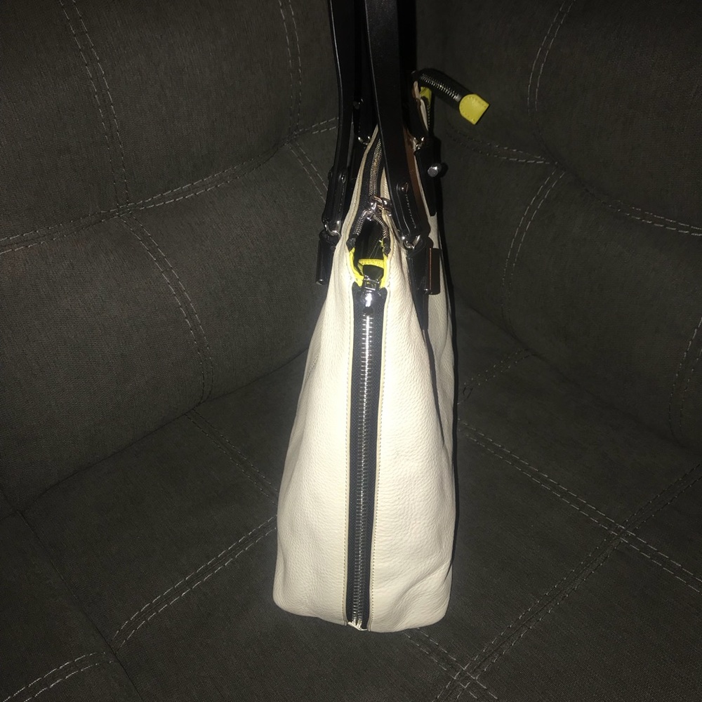 Colorblocked Tote - Picture 6 of 6